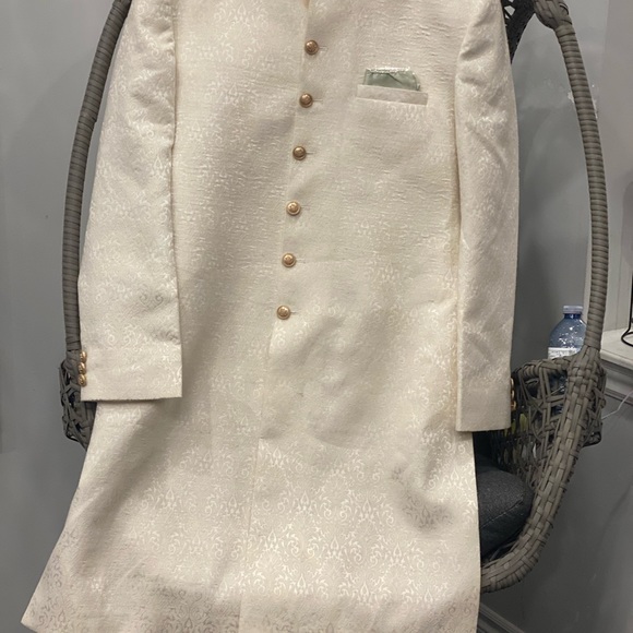 Traditional men Sherwani in pure fabric - Picture 5 of 6